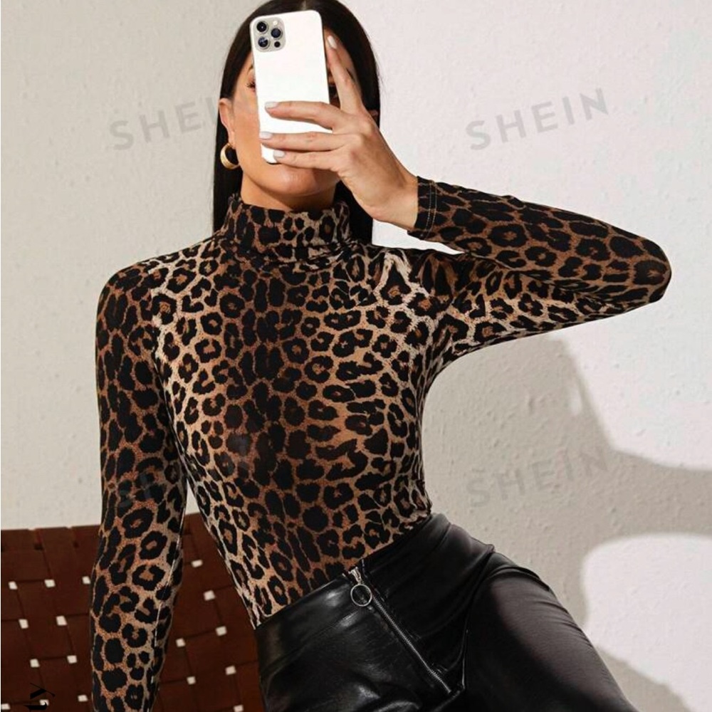 SHEIN Unity High Neck Leopard Tee